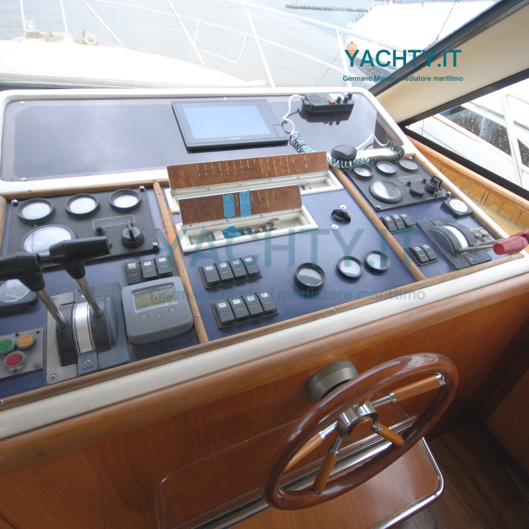 UNIESSE MARINE 42 SC fly