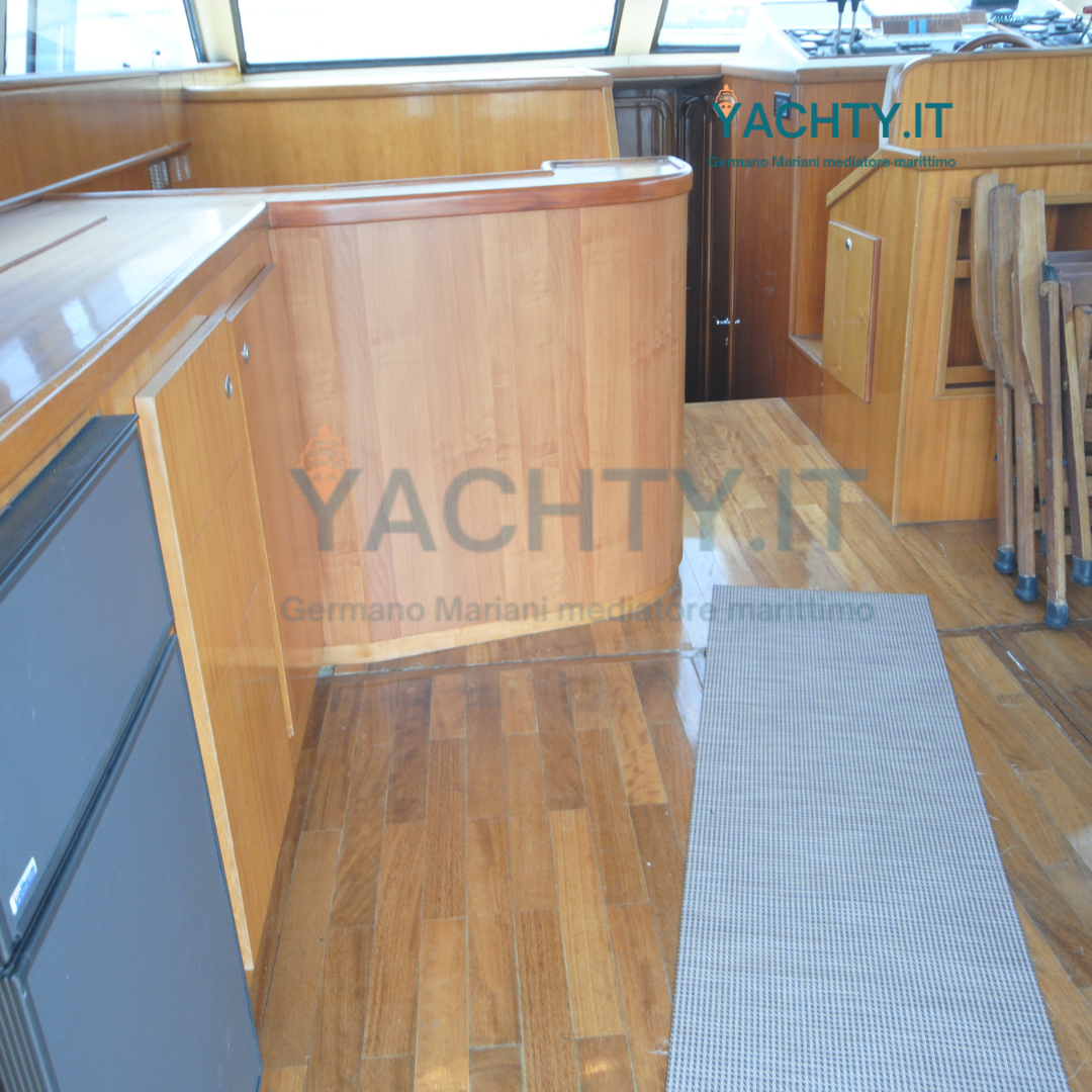 UNIESSE MARINE 42 SC fly