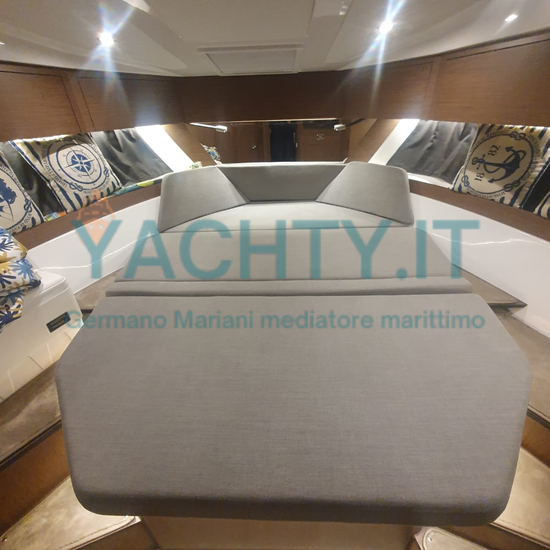 Benetau Antares Coupé 11