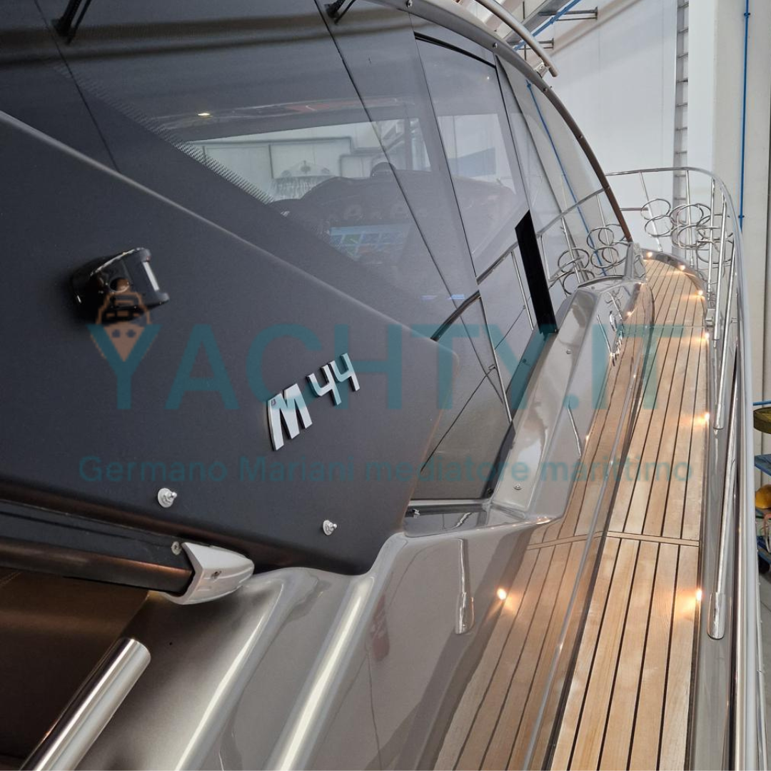 CRANCHI M 44 HT (2020) Grigio Nube